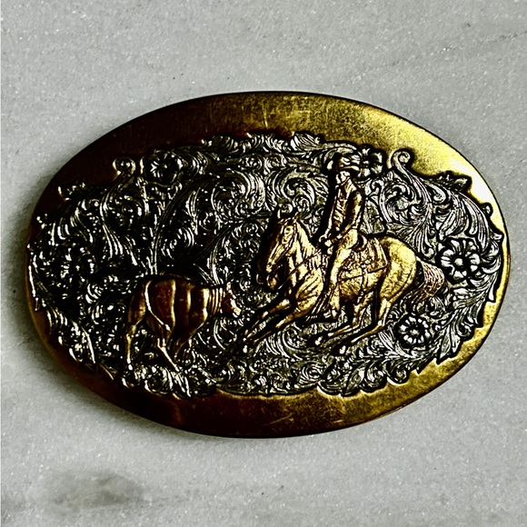 Award Design ~ Western/Cowboy/Bull ~ Gold & Silver Metal Tone ~ 24GP Belt Buckle - Picture 5 of 14